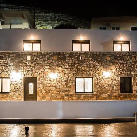 Вілла Roccia Di Isidoro Agios Isidoros  Екстер'єр фото