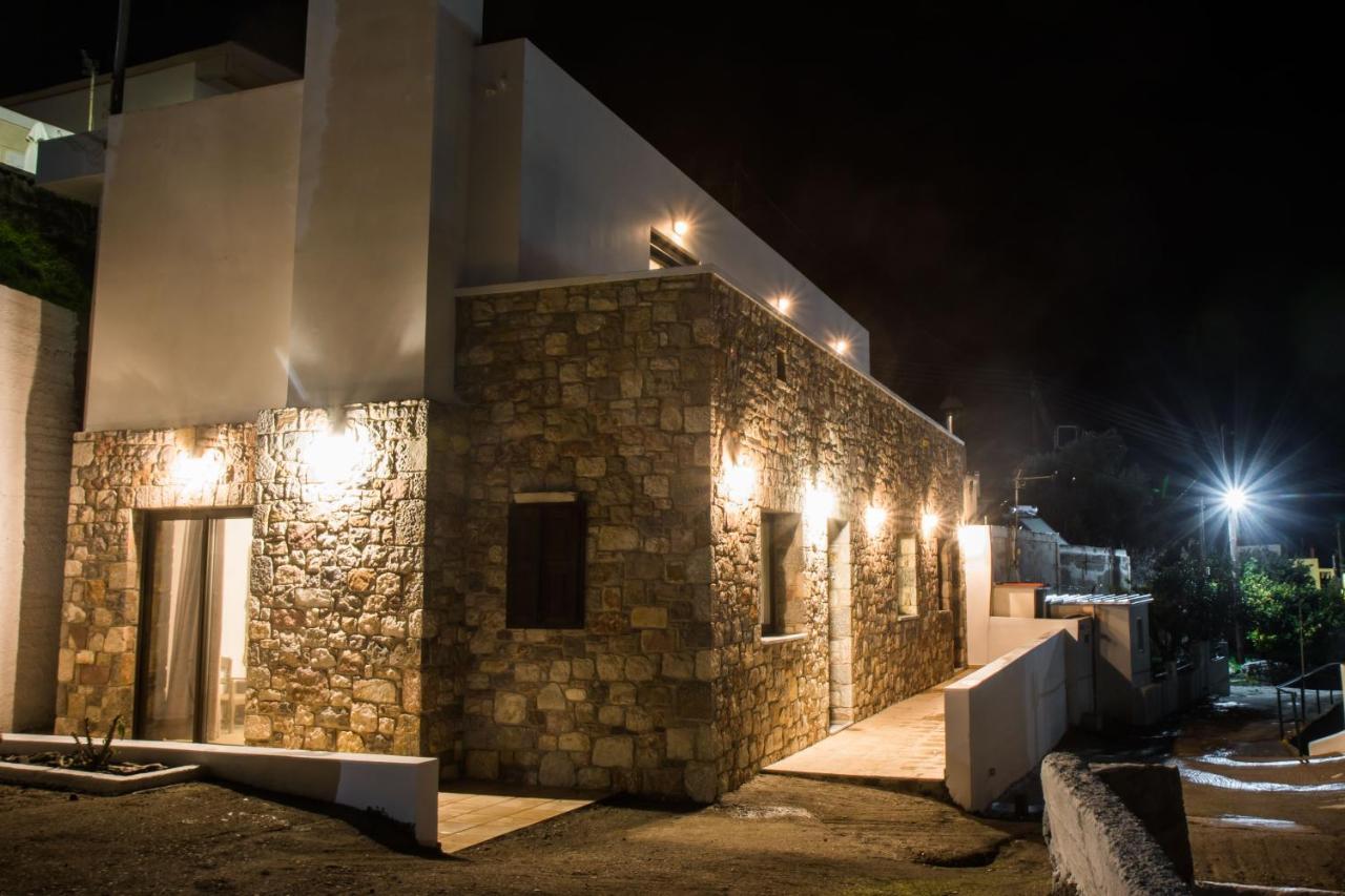 Вілла Roccia Di Isidoro Agios Isidoros  Екстер'єр фото