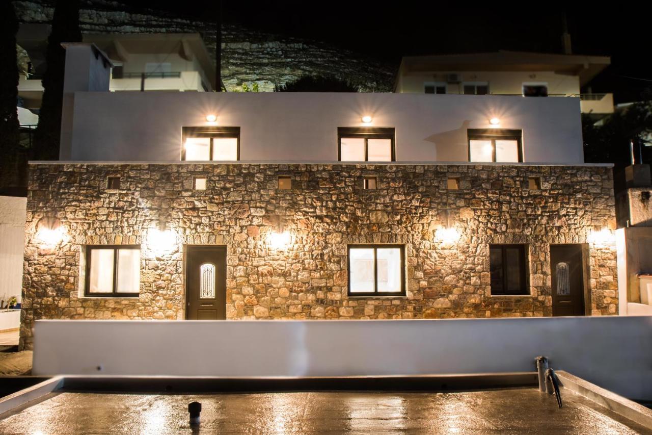 Вілла Roccia Di Isidoro Agios Isidoros  Екстер'єр фото
