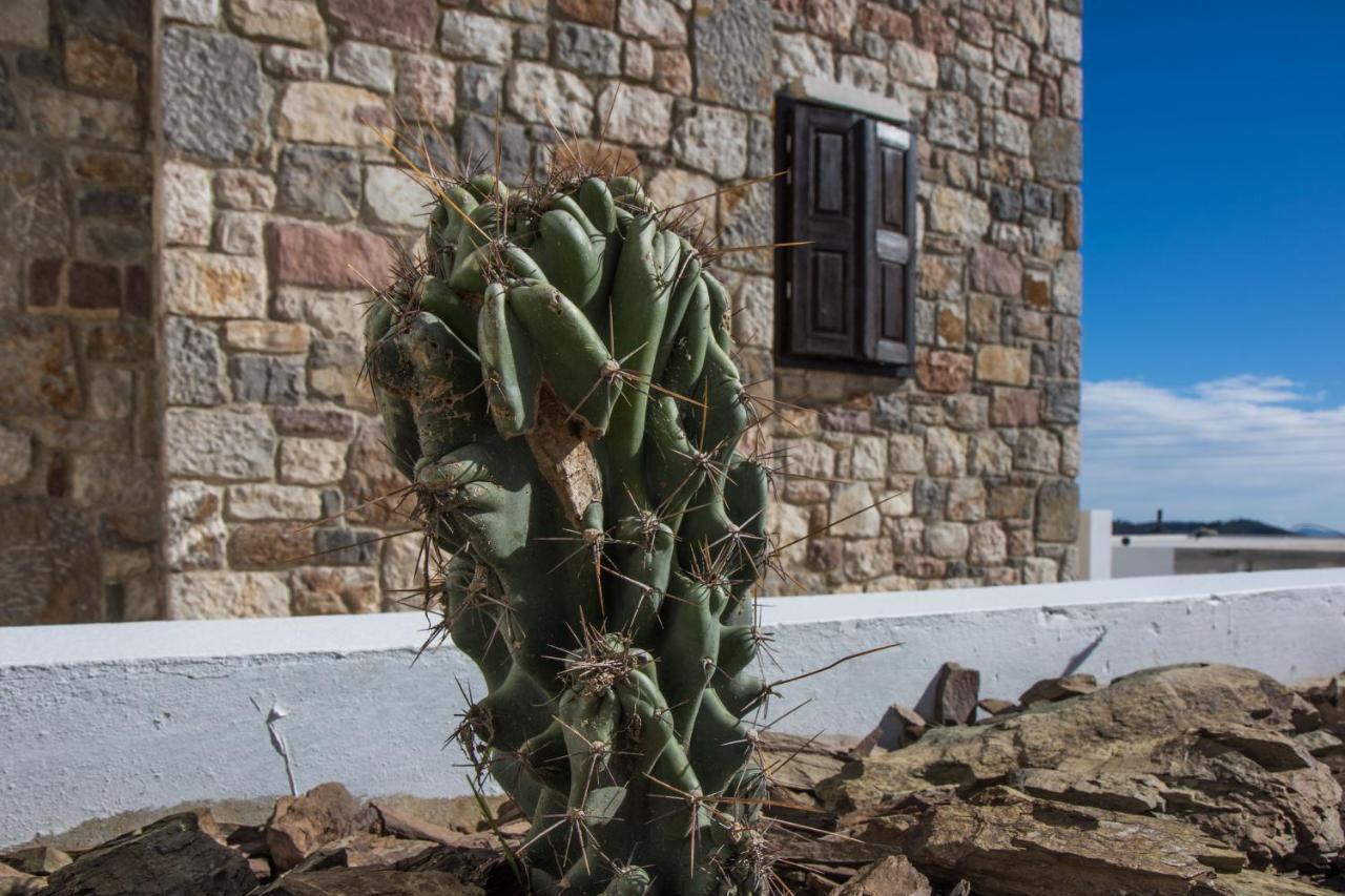 Вілла Roccia Di Isidoro Agios Isidoros  Екстер'єр фото